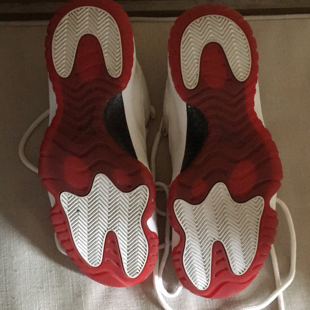 Men's Jordan XI - Picture 6 of 7